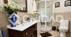 Casa de 2 plantas que da a dos calles