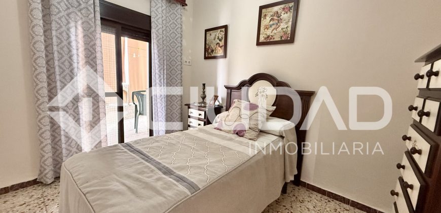 Casa de 2 plantas que da a dos calles