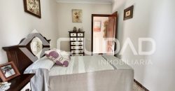 Casa de 2 plantas que da a dos calles