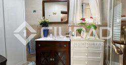 Casa de 2 plantas que da a dos calles