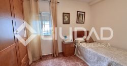 Casa de 2 plantas que da a dos calles