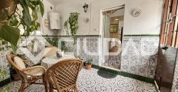 Casa de 2 plantas que da a dos calles