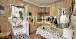 Casa de 2 plantas que da a dos calles