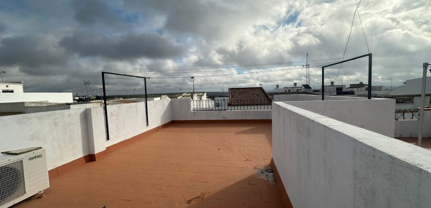 CASA DE DOS PLANTAS EN FUENTES DE ANDALUCÍA