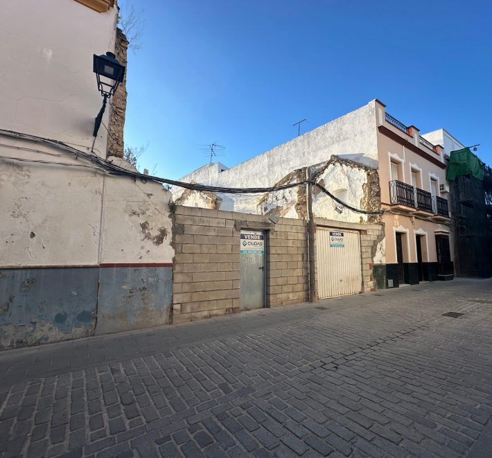 SOLAR URBANO EN CALLE MÉNDEZ.