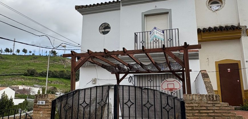 Amplia y Luminosa Propiedad en Zona Tranquila en calle Gpya !