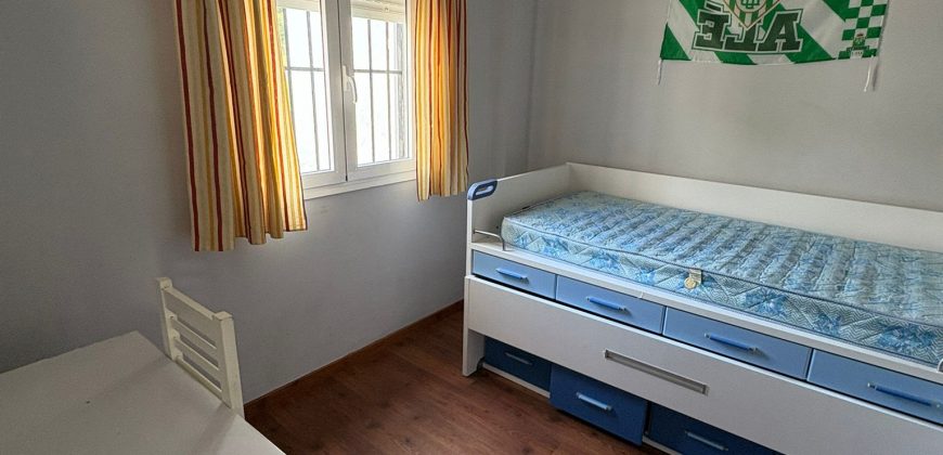 Amplia y Luminosa Propiedad en Zona Tranquila en calle Gpya !