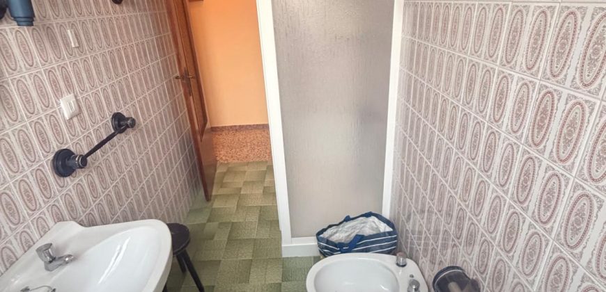 Amplia Propiedad con Opción de Local Comercial y Cochera en calle Capitán Cala!