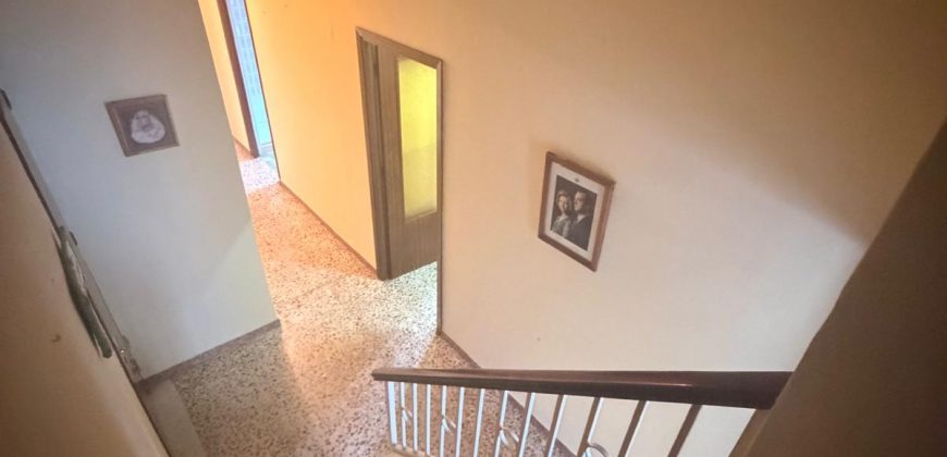 Amplia Propiedad con Opción de Local Comercial y Cochera en calle Capitán Cala!