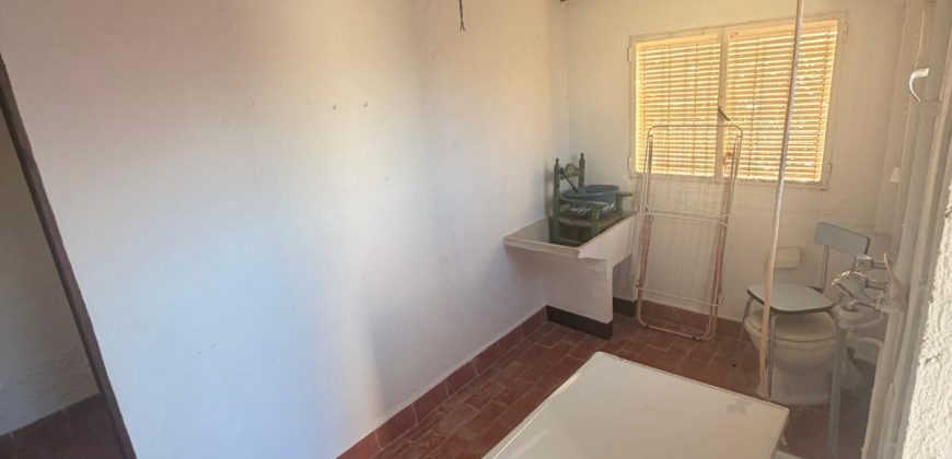 Amplia Propiedad con Opción de Local Comercial y Cochera en calle Capitán Cala!