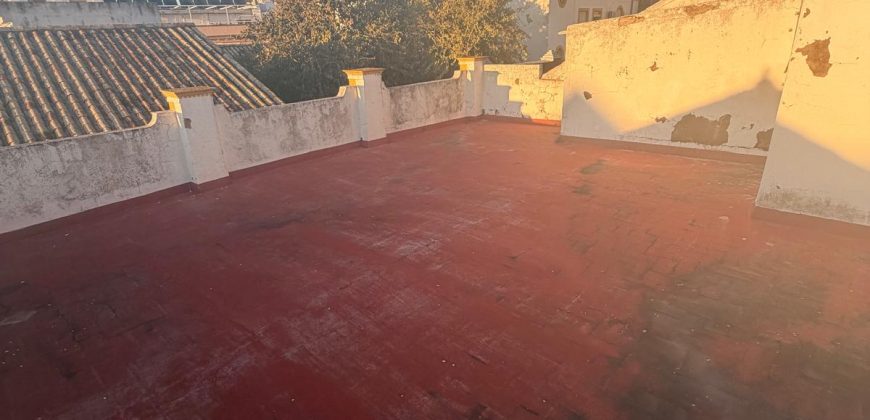 Amplia Propiedad con Opción de Local Comercial y Cochera en calle Capitán Cala!