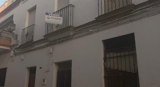 Amplia Propiedad con Opción de Local Comercial y Cochera en calle Capitán Cala!