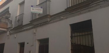 Amplia Propiedad con Opción de Local Comercial y Cochera en calle Capitán Cala!