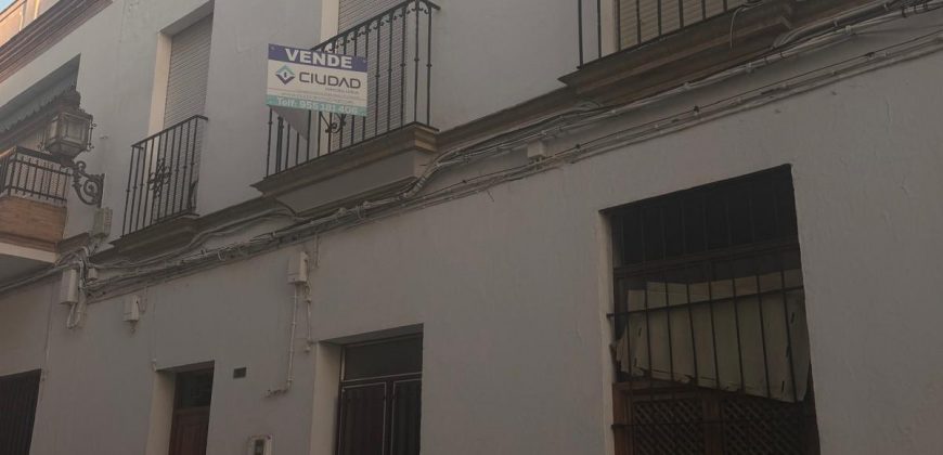 Amplia Propiedad con Opción de Local Comercial y Cochera en calle Capitán Cala!