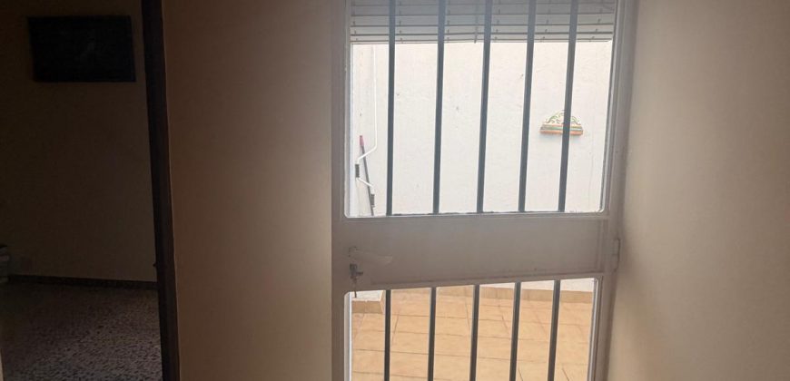 Amplia Propiedad con Opción de Local Comercial y Cochera en calle Capitán Cala!