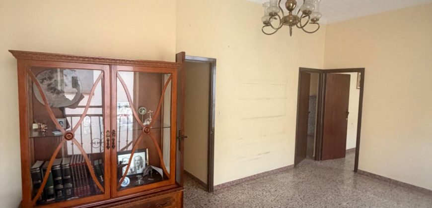 Amplia Propiedad con Opción de Local Comercial y Cochera en calle Capitán Cala!