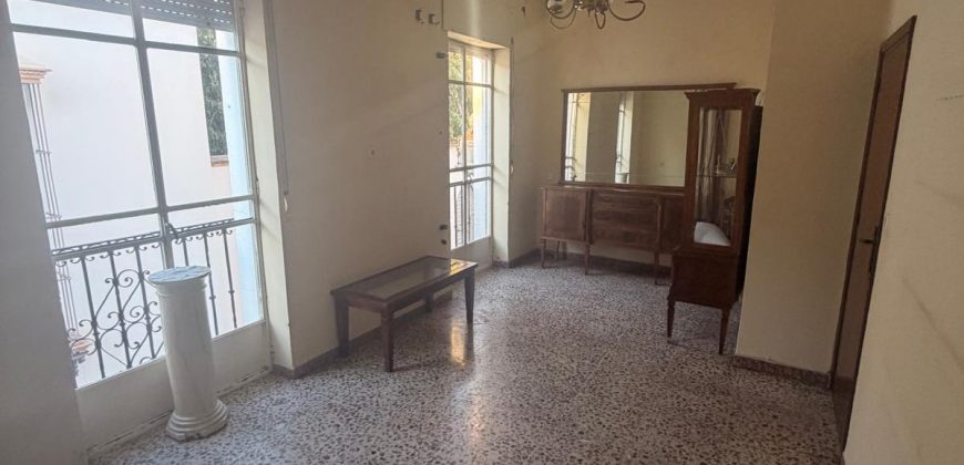 Amplia Propiedad con Opción de Local Comercial y Cochera en calle Capitán Cala!