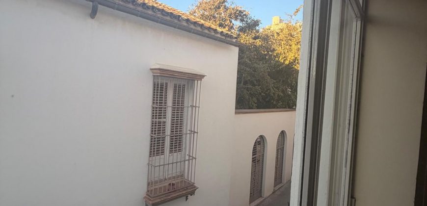 Amplia Propiedad con Opción de Local Comercial y Cochera en calle Capitán Cala!