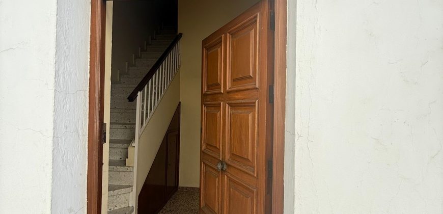 Amplia Propiedad con Opción de Local Comercial y Cochera en calle Capitán Cala!