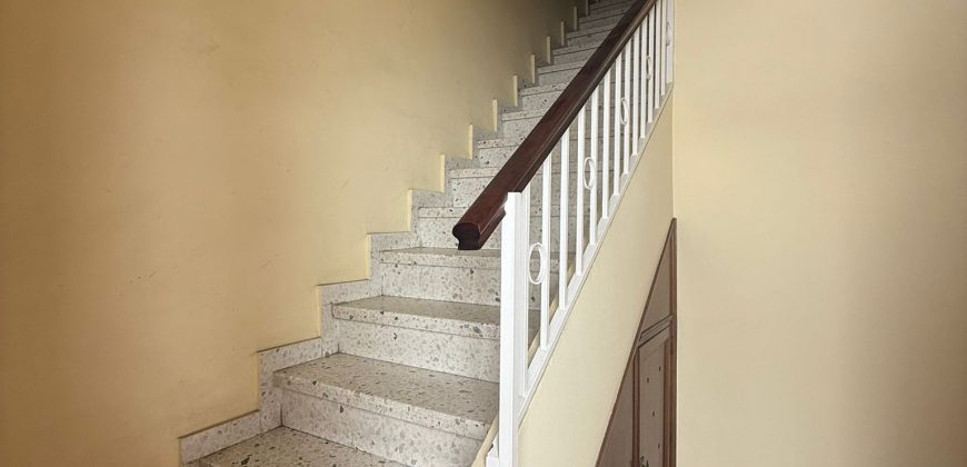 Amplia Propiedad con Opción de Local Comercial y Cochera en calle Capitán Cala!