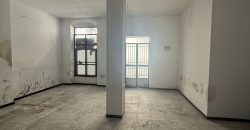 Amplia Propiedad con Opción de Local Comercial y Cochera en calle Capitán Cala!