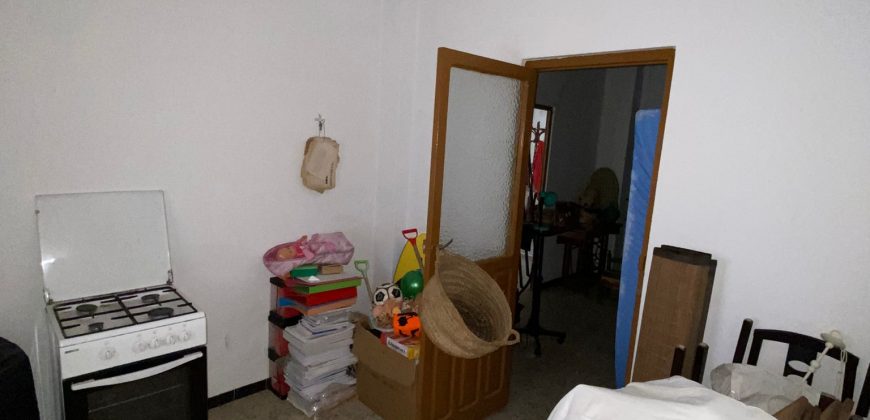 Casa a Reformar con Amplios Espacios y Patios Interiores!