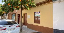 Casa a Reformar con Amplios Espacios y Patios Interiores!