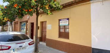 Casa a Reformar con Amplios Espacios y Patios Interiores!