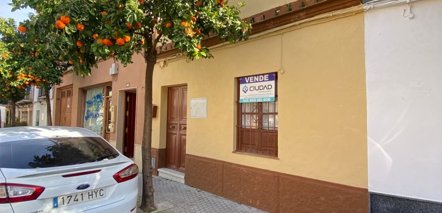 Casa a Reformar con Amplios Espacios y Patios Interiores!