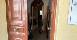 Casa a Reformar con Amplios Espacios y Patios Interiores!