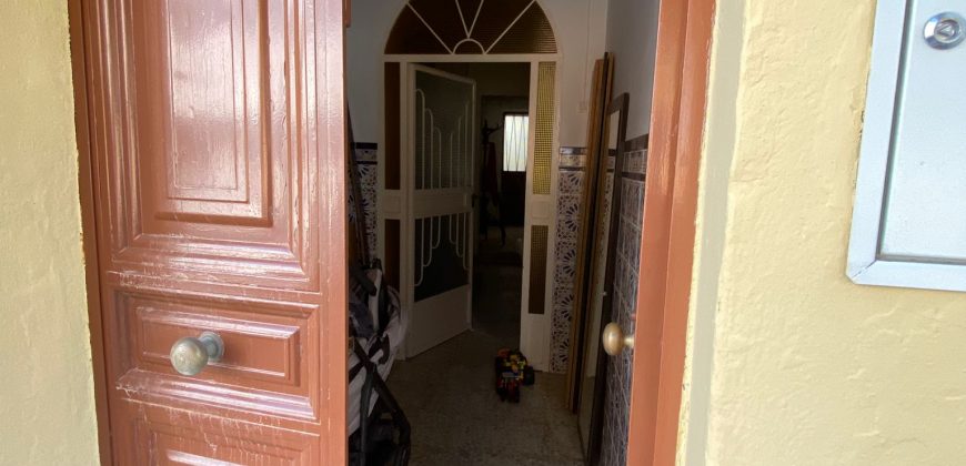 Casa a Reformar con Amplios Espacios y Patios Interiores!