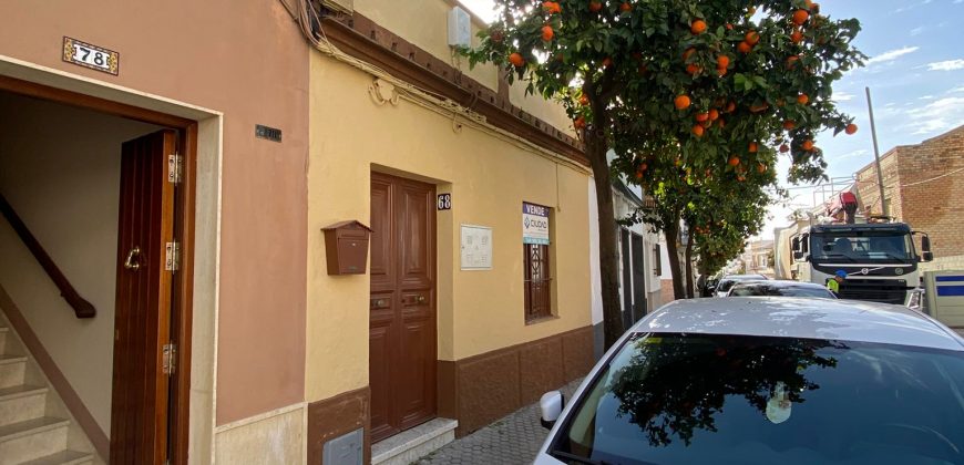 Casa a Reformar con Amplios Espacios y Patios Interiores!