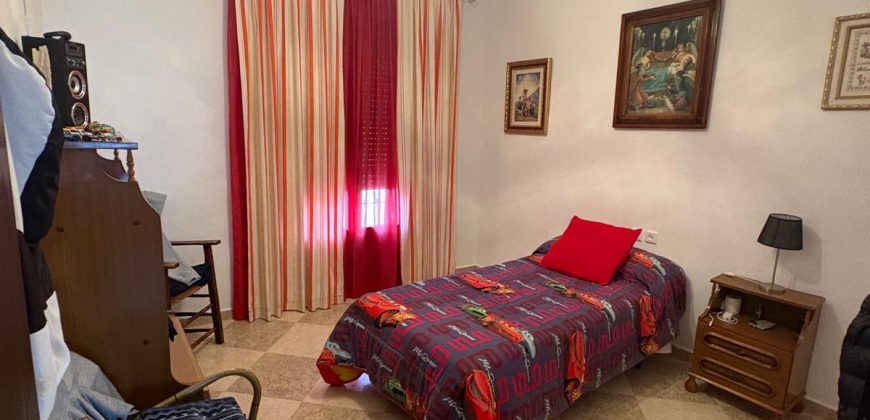 GRAN CASA EN LA LANTEJUELA