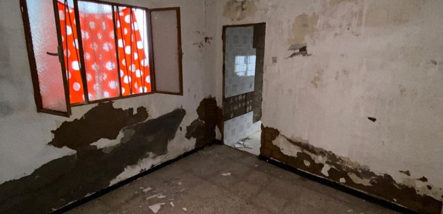 Casa a Reformar con Amplios Espacios y Patios Interiores!