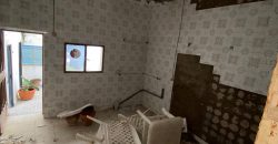 Casa a Reformar con Amplios Espacios y Patios Interiores!