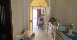 Casa a Reformar con Amplios Espacios y Patios Interiores!