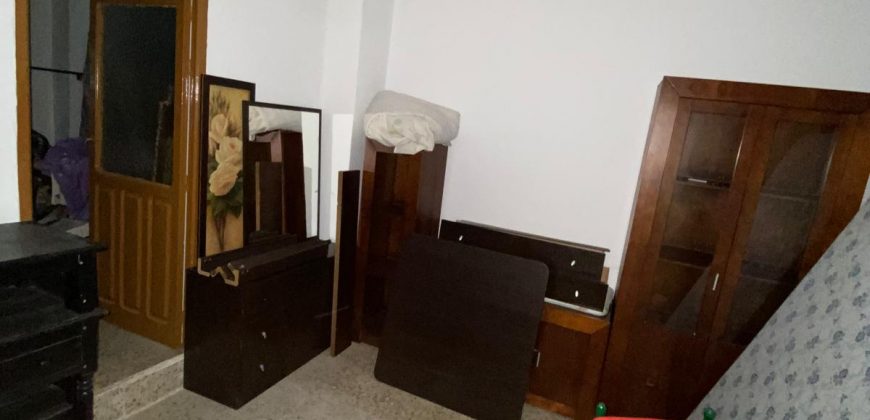 Casa a Reformar con Amplios Espacios y Patios Interiores!