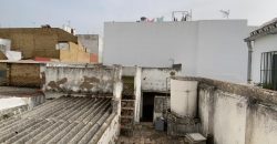 Casa a Reformar con Amplios Espacios y Patios Interiores!