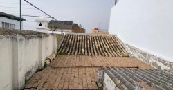 Casa a Reformar con Amplios Espacios y Patios Interiores!