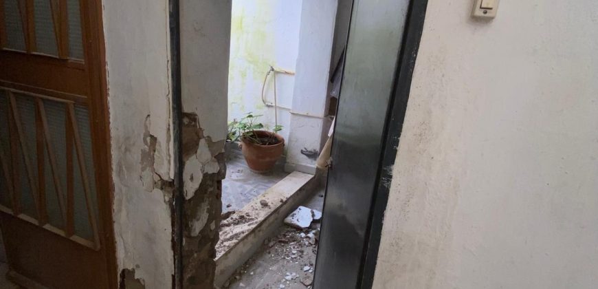 Casa a Reformar con Amplios Espacios y Patios Interiores!