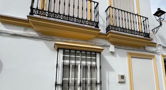 CASA DE DOS PLANTAS EN FUENTES DE ANDALUCÍA