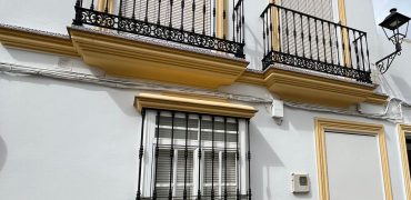 CASA DE DOS PLANTAS EN FUENTES DE ANDALUCÍA