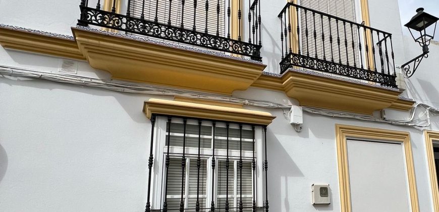 CASA DE DOS PLANTAS EN FUENTES DE ANDALUCÍA