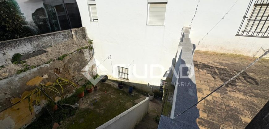 Casa de pueblo a reformar muy cerca del centro