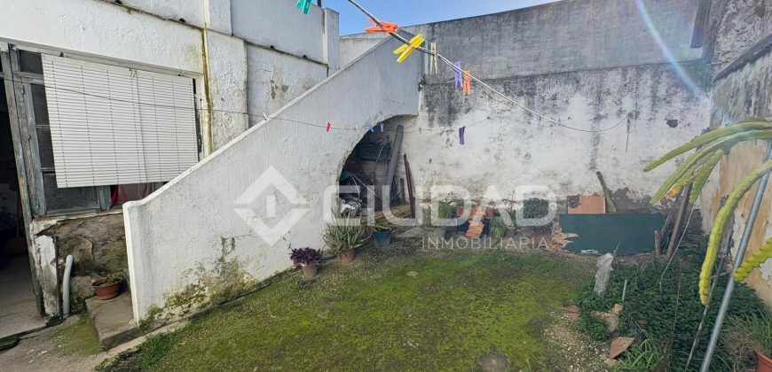 Casa de pueblo a reformar muy cerca del centro