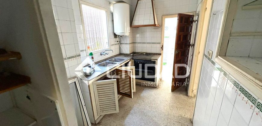 Casa de pueblo a reformar muy cerca del centro