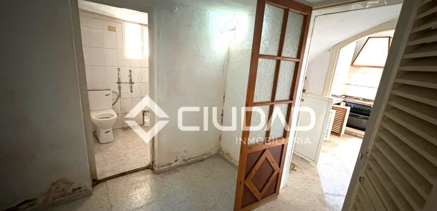 Casa de pueblo a reformar muy cerca del centro