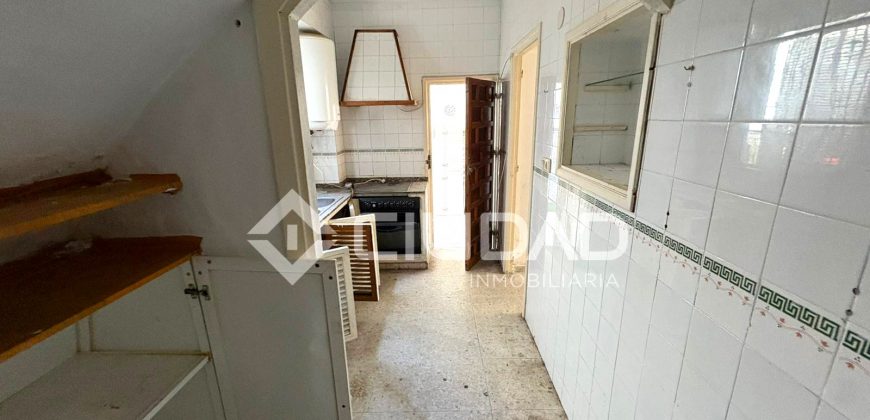 Casa de pueblo a reformar muy cerca del centro