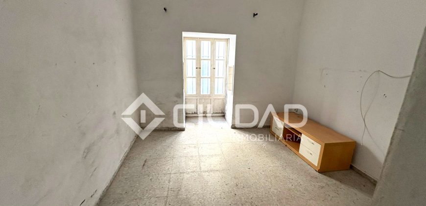 Casa de pueblo a reformar muy cerca del centro