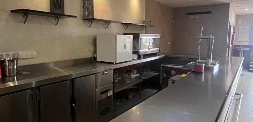 Amplia Nave Comercial Ideal para Actividades de Ocio y Restauración en Calle Taranta!